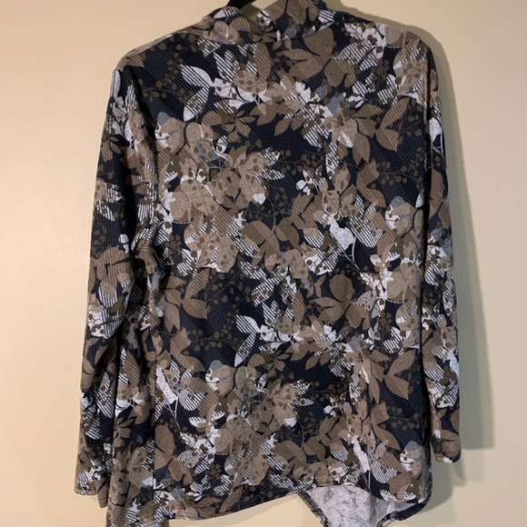 Beautiful wrap sweater size XL. Very soft. Comfortable - Picture 2 of 5